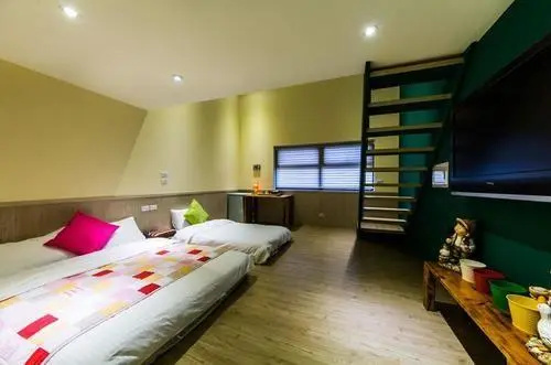 Standard Quintuple Family room
