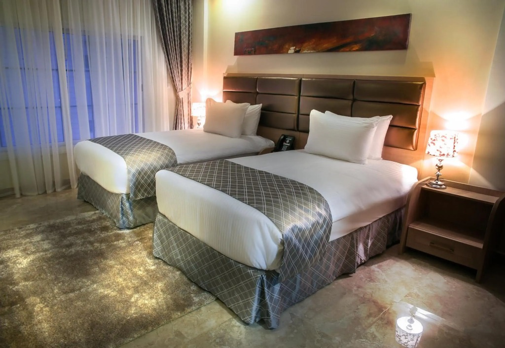Adams Hotel by null