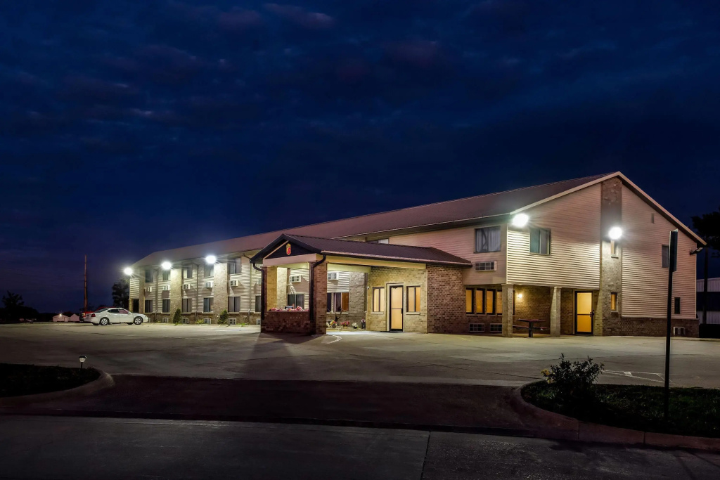 Super 8 by Wyndham Jefferson