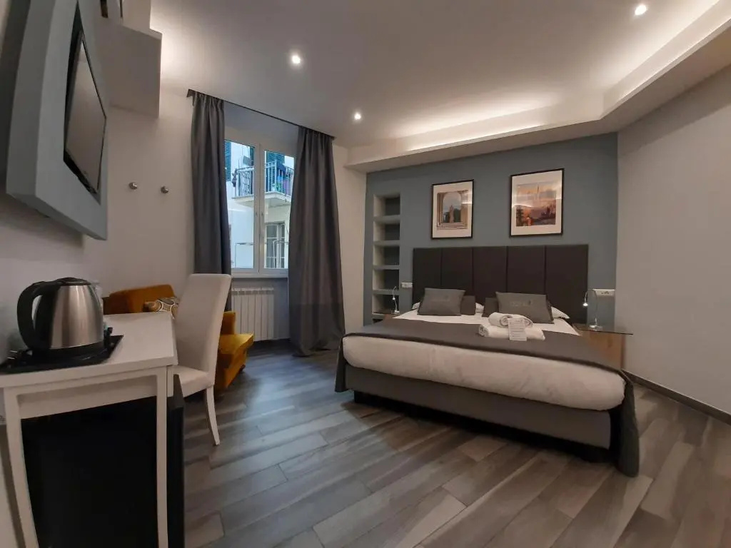 Deluxe Double room (full double bed)