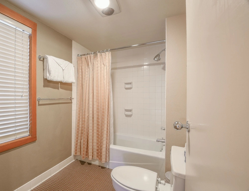 2 Bedrooms Standard room with mountain view