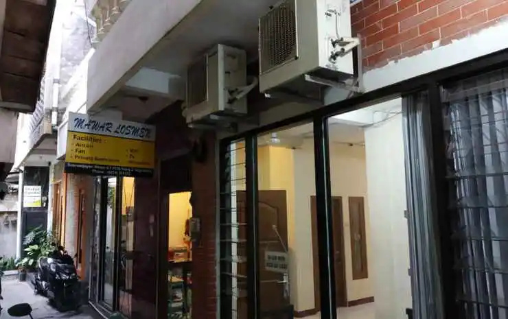 Budget Room near Stasiun Tugu at Losmen Mawar