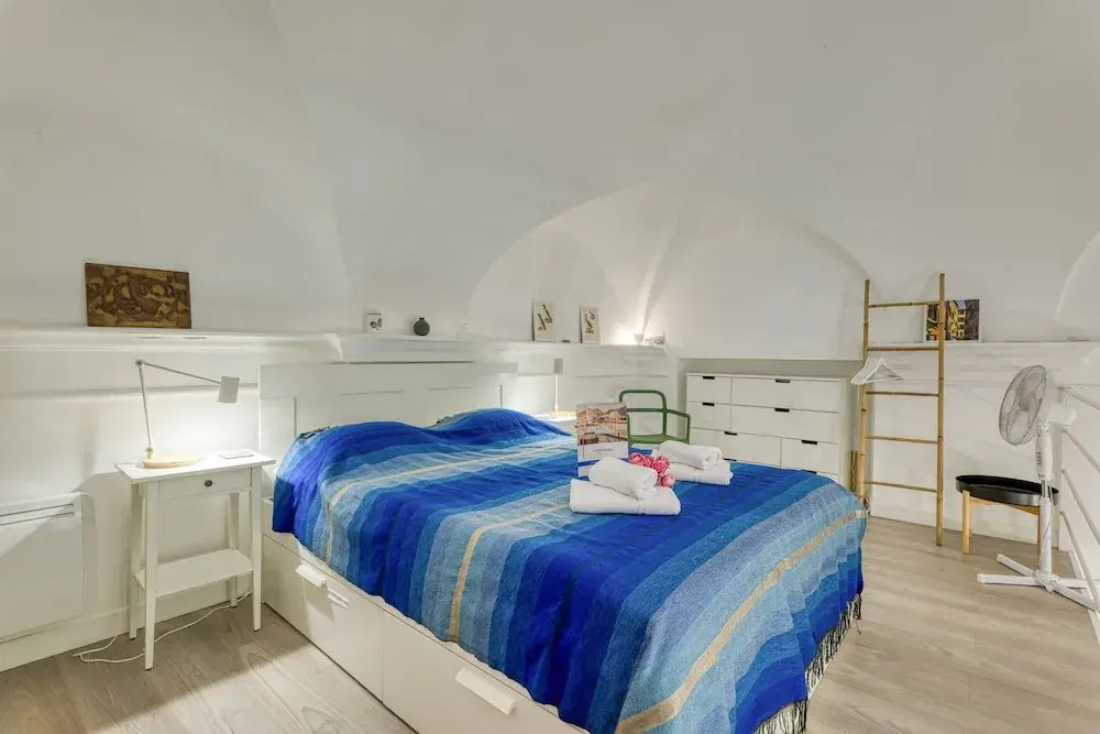 Afficher la photo 6 — Two Levels Apt In Historical Building