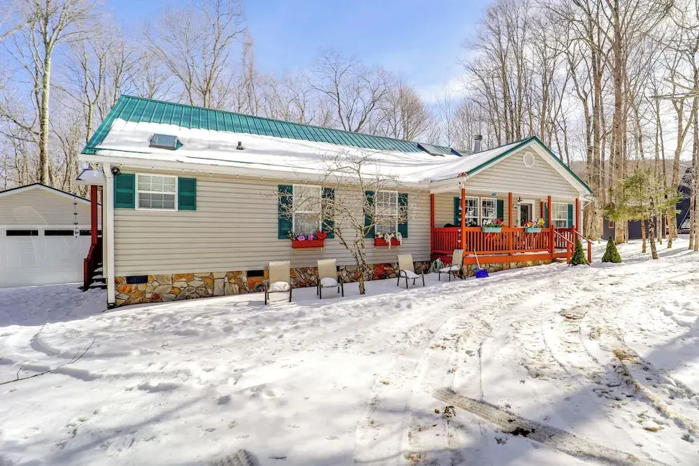 Pet-friendly Beech Mtn Home, 2 Mi to Skiing/hiking