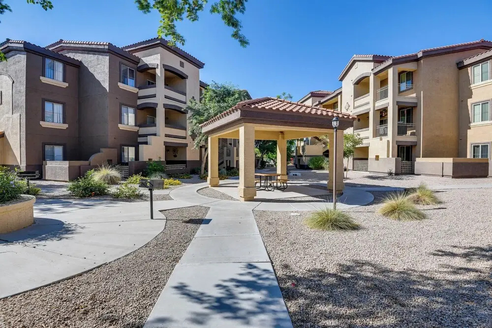 Pool Access, Private Patio & Grill: Mesa Condo!