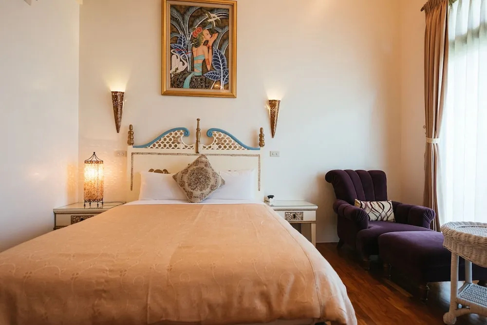Deluxe Double room (full double bed)