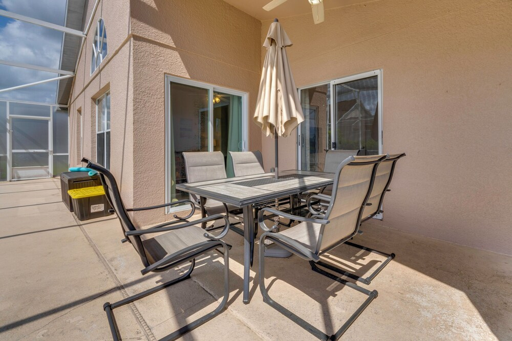 Family Fun! Modern Home w/ Pool ~ 8 Mi to Disney