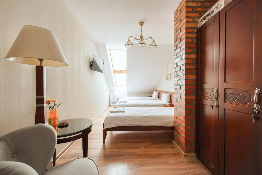 Standard Triple room