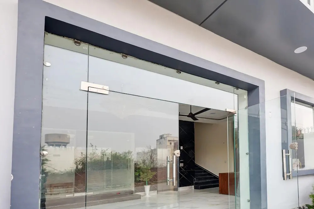 Super Townhouse by OYO GT Road