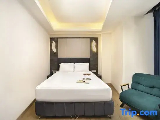 Standard Double room with balcony (full double bed)
