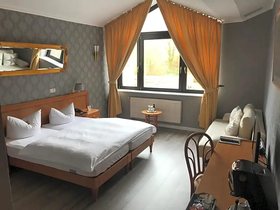 Burg Wegberg Hotel & Restaurant - Chambres