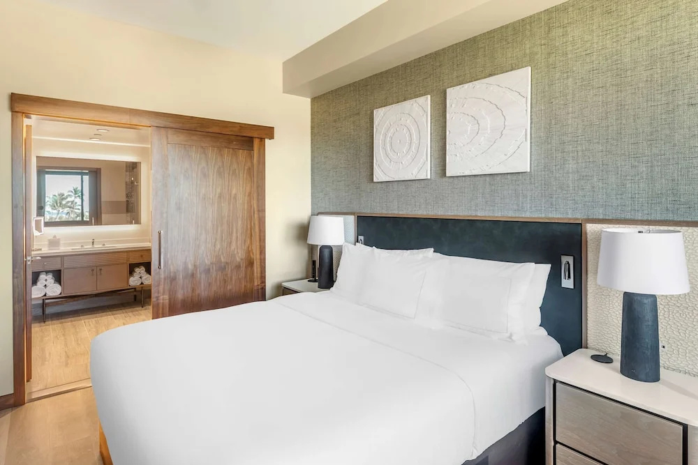 1 Bedroom Deluxe Double room with balcony (full double bed)