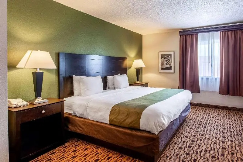 Coratel Plus Suites Wichita West Airport Hotel - Chambres