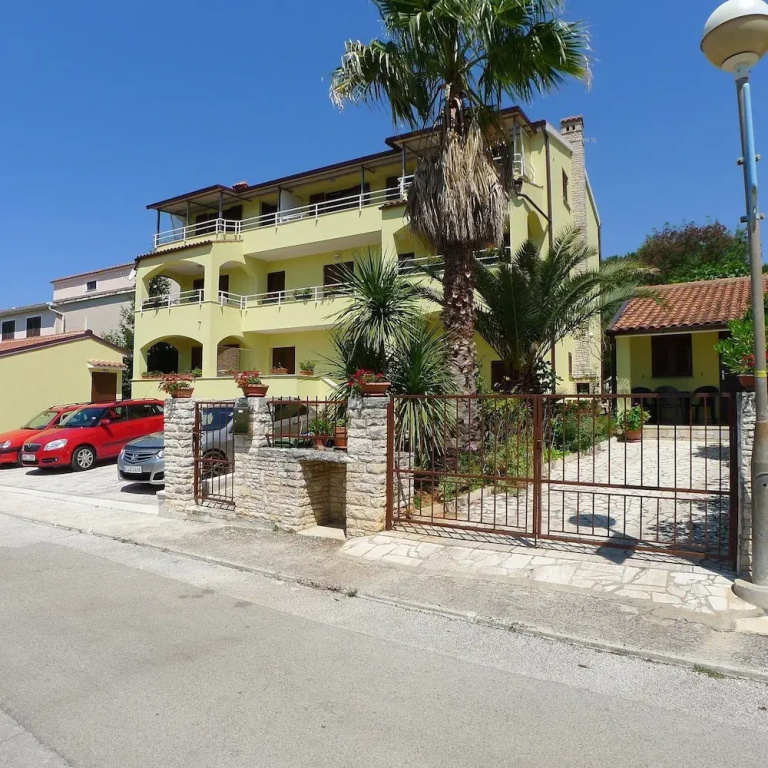 Apartment for Three Person With one Bedroom Located 450m From Beach