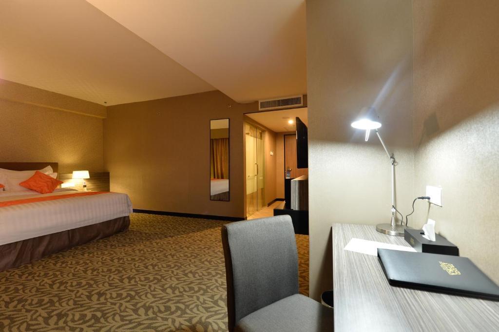 Grand Alora Hotel
