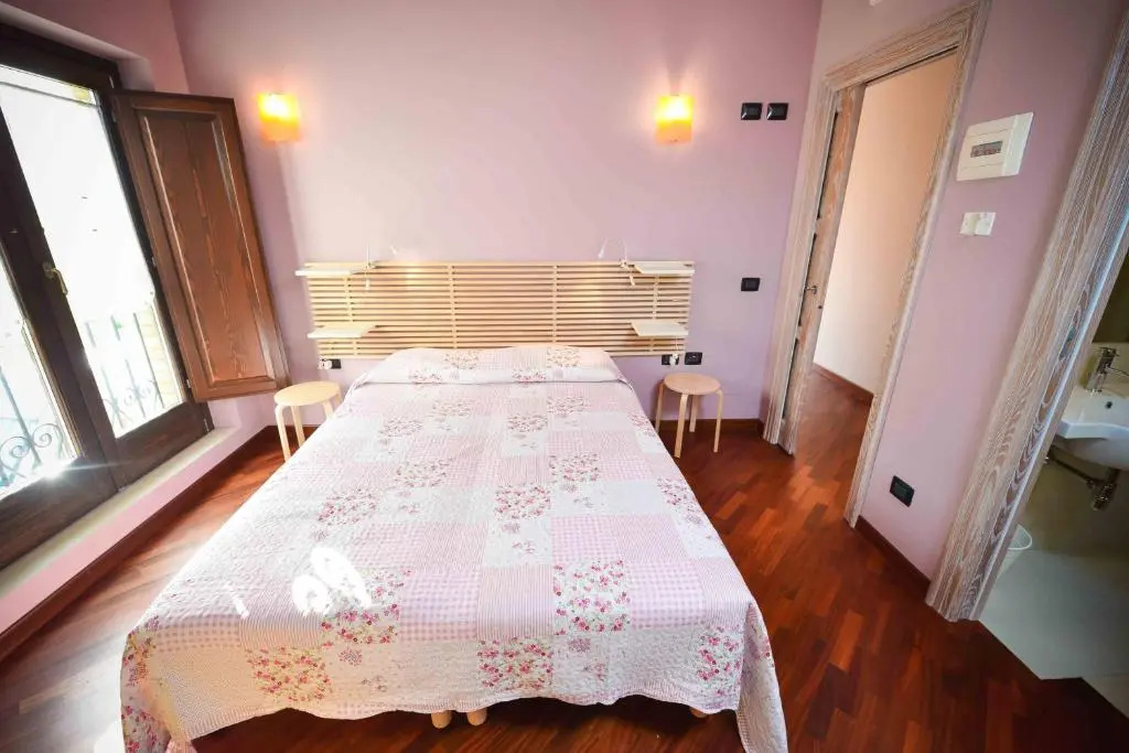 Deluxe Double room (full double bed)