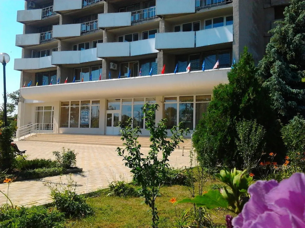 Mirniy Resort