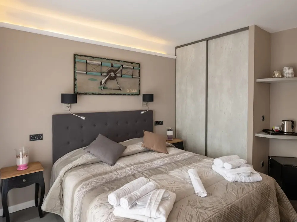 Standard Double room with balcony (full double bed)