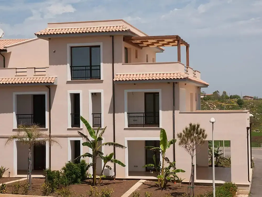 Apartment With Garden or Terrace Near sea
