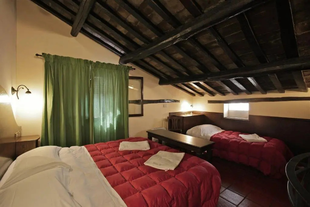 Standard Triple room