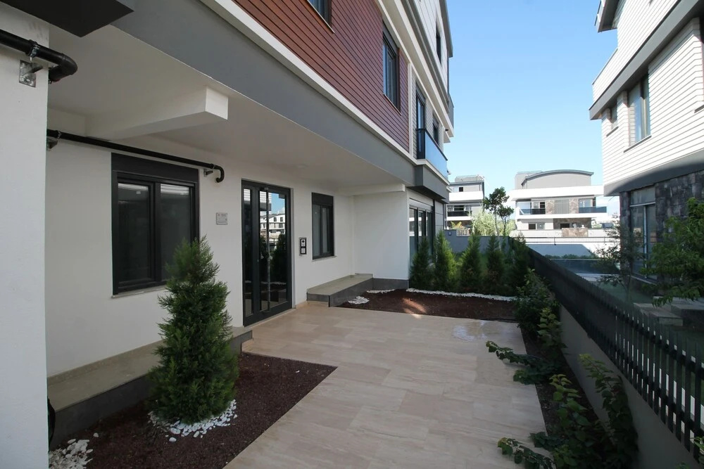 Professionally Maintained Spacious New Suites 2-6