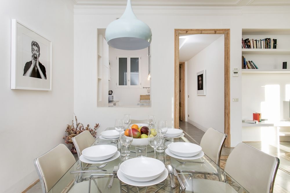 Spacious and luminous flat with balcony