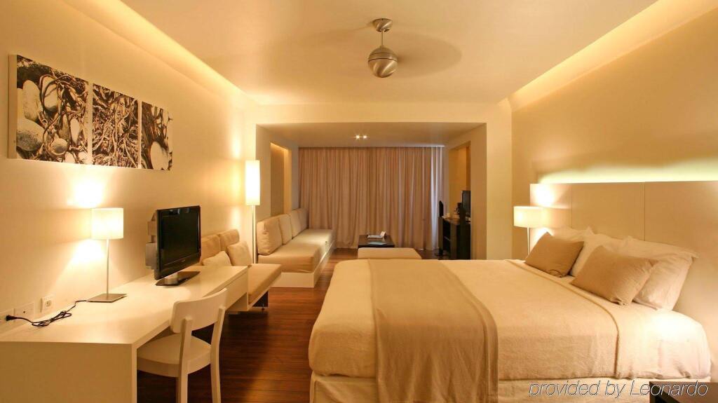Holland House Beach Hotel by null