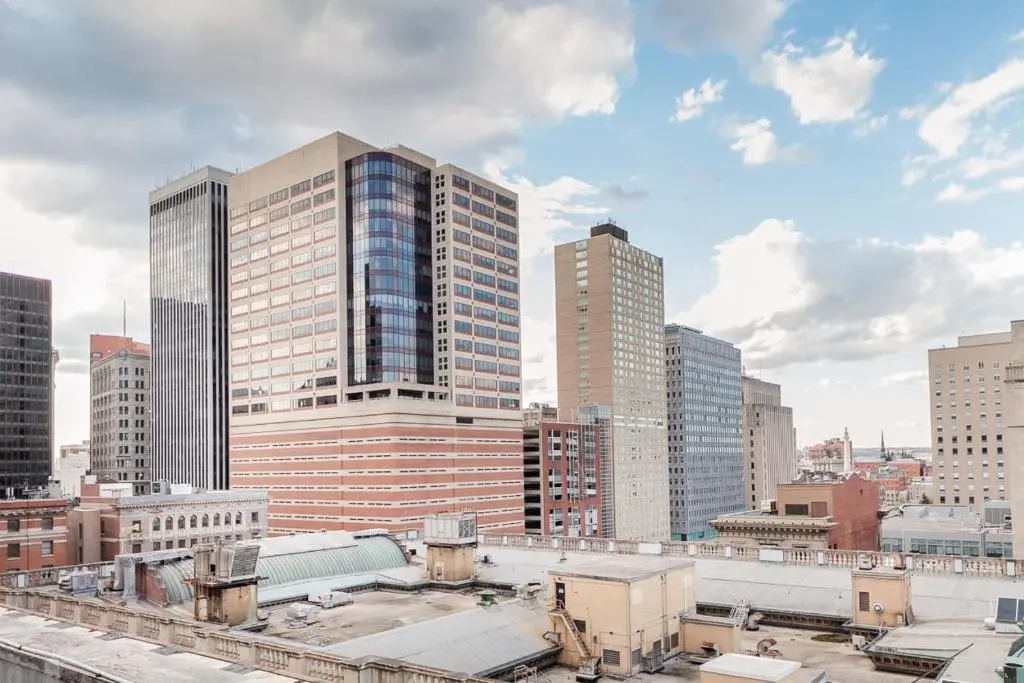 1BR Luxury Studio Historic Building, Parking, Rooftop Deck & Gym