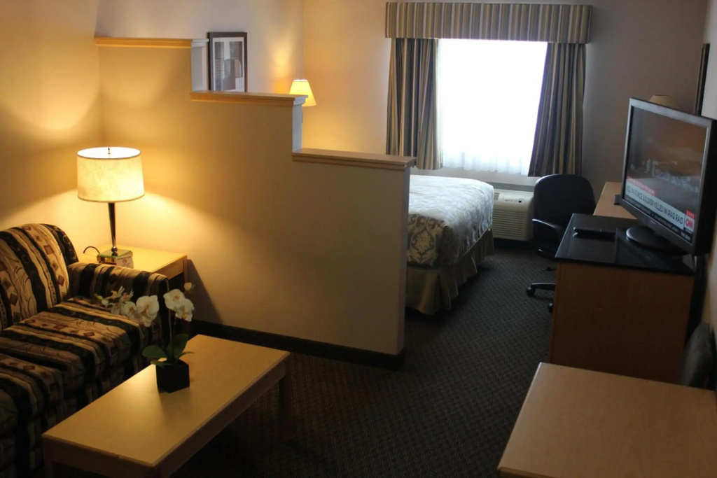 Travelodge by Wyndham Fort McMurray - фото 39