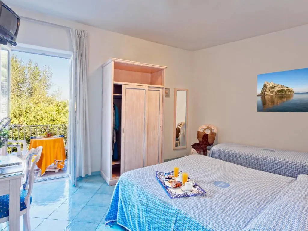 Standard Triple room with balcony