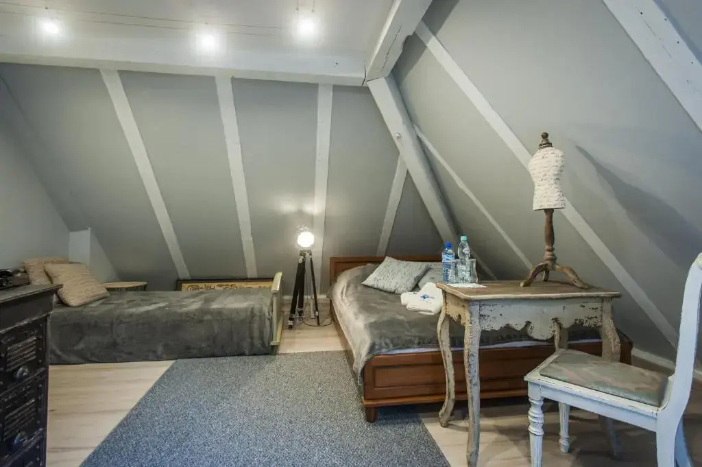 Standard Triple room