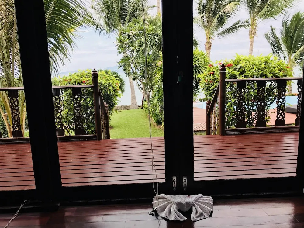 Deluxe room with balcony and with sea view