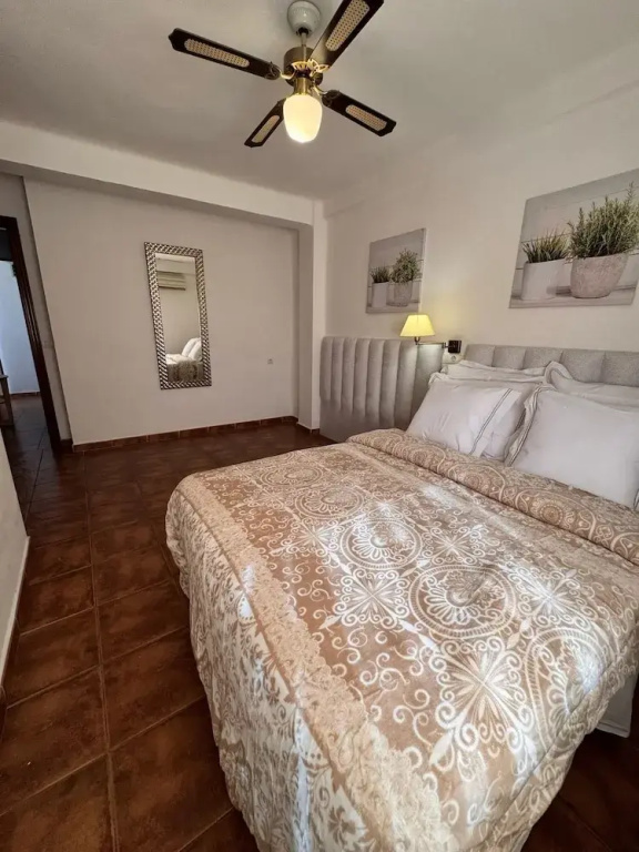 Deluxe Double room (full double bed)