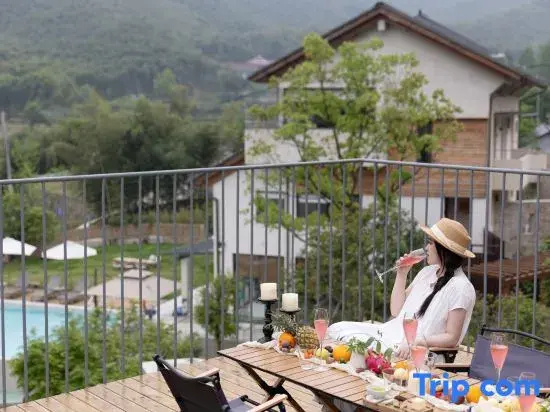 Moganshan Two Groundhogs · Wild Luxury Stream Tracing · Swimming Pool · Vacation Apartment