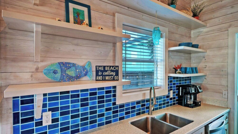 Private Pool+patio, Arcade Game, Walk to the Beach Ocean Devotion by Avantstay