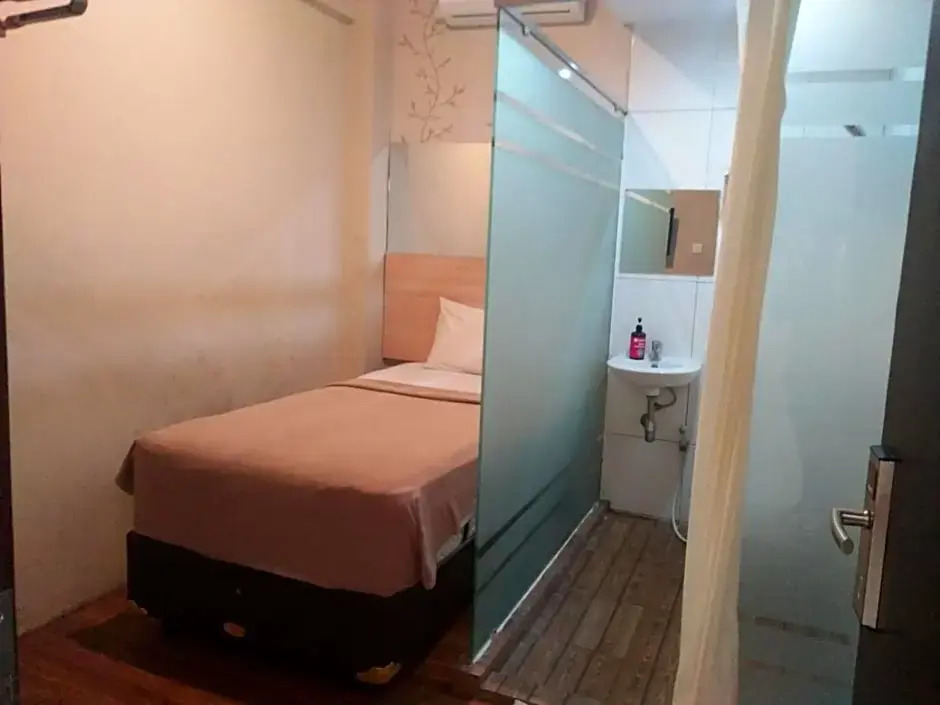 Royal Guesthouse Bandar Lampung - фото 11