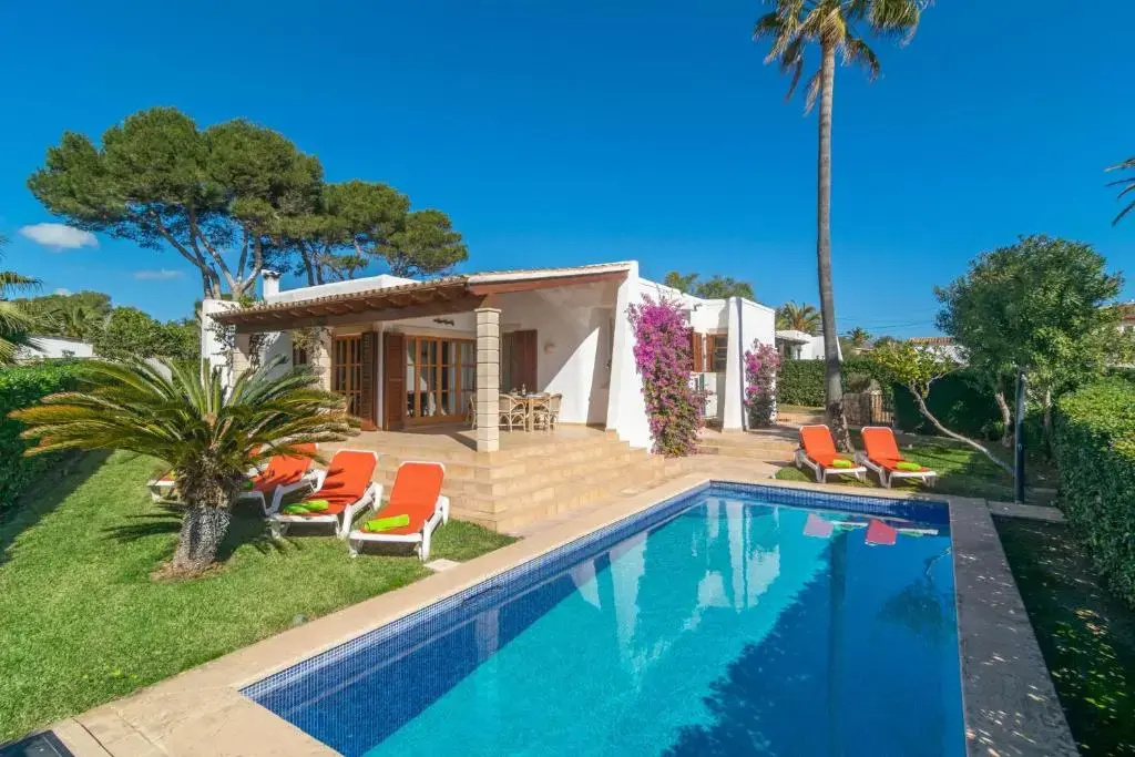 3 Bedrooms Villa