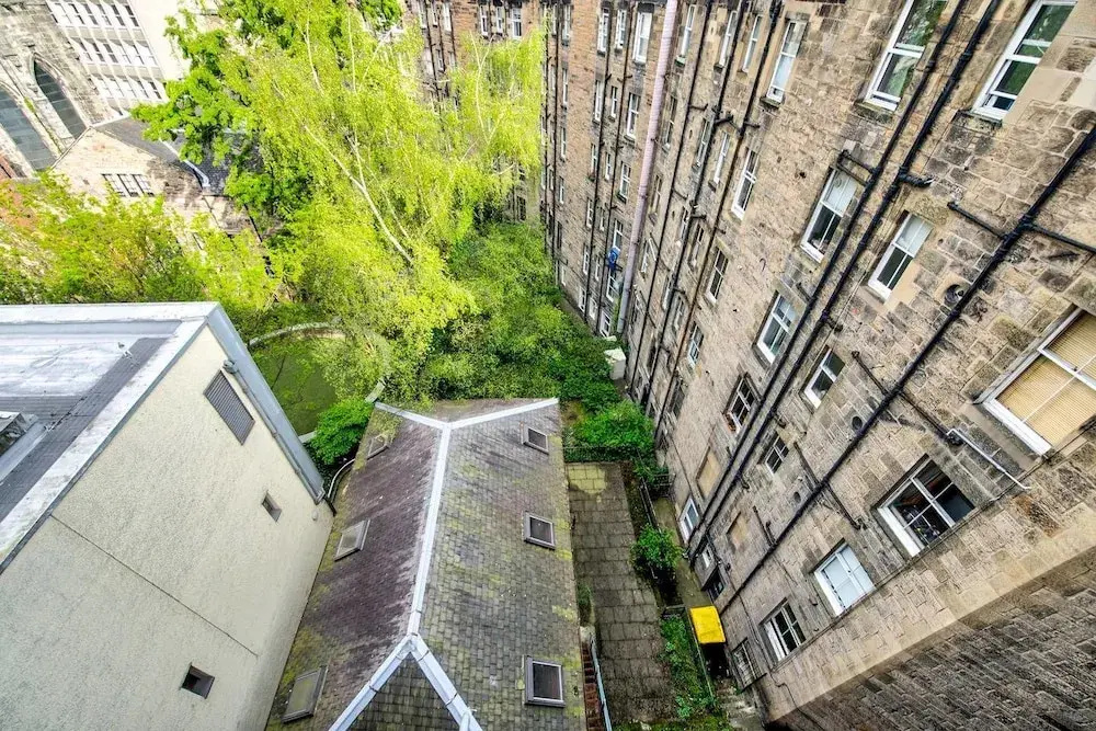 Modern 2BR Home on the Royal Mile!