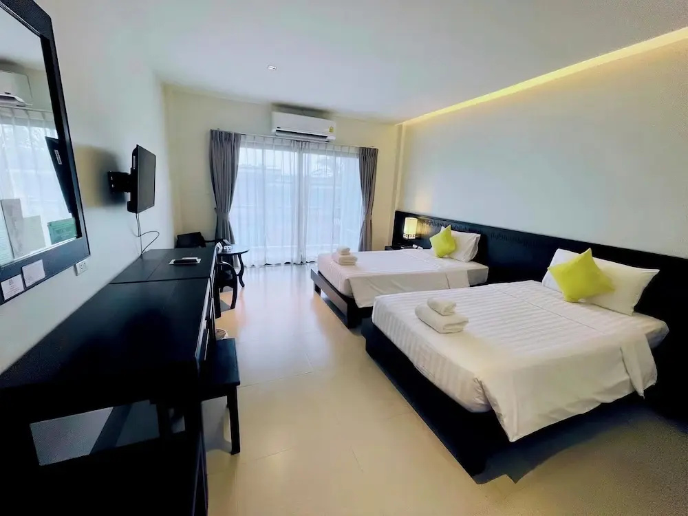 Двухместный номер Deluxe с видом на бассейн (2 отдельные кровати) в Phuketa Hotel Phuket Town