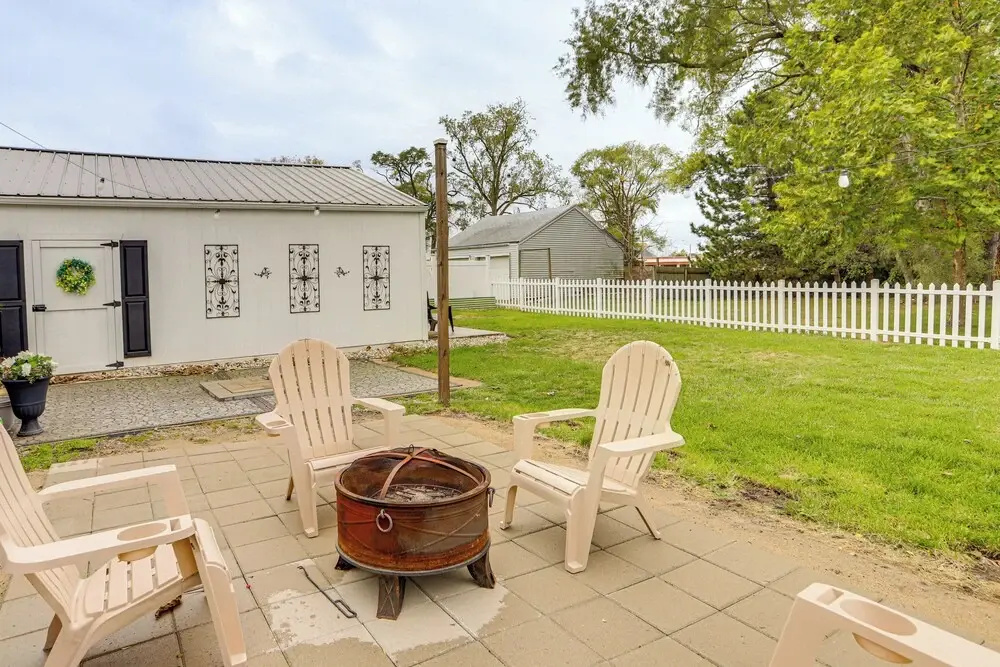 2 Mi to Dtwn: Charming Sandusky Getaway w/ Hot Tub