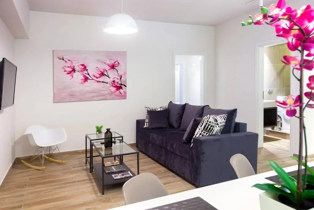 TONI'S 2BD Apartment with Terrace next to Stadium