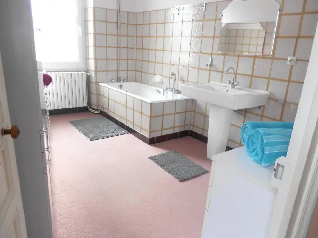 Afficher la photo 7 — House With 3 Bedrooms in Airvault, With Enclosed Garden and Wifi