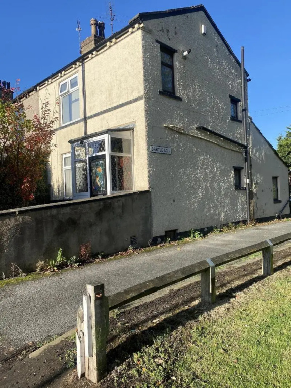 Inviting 1-bed House in Bradford