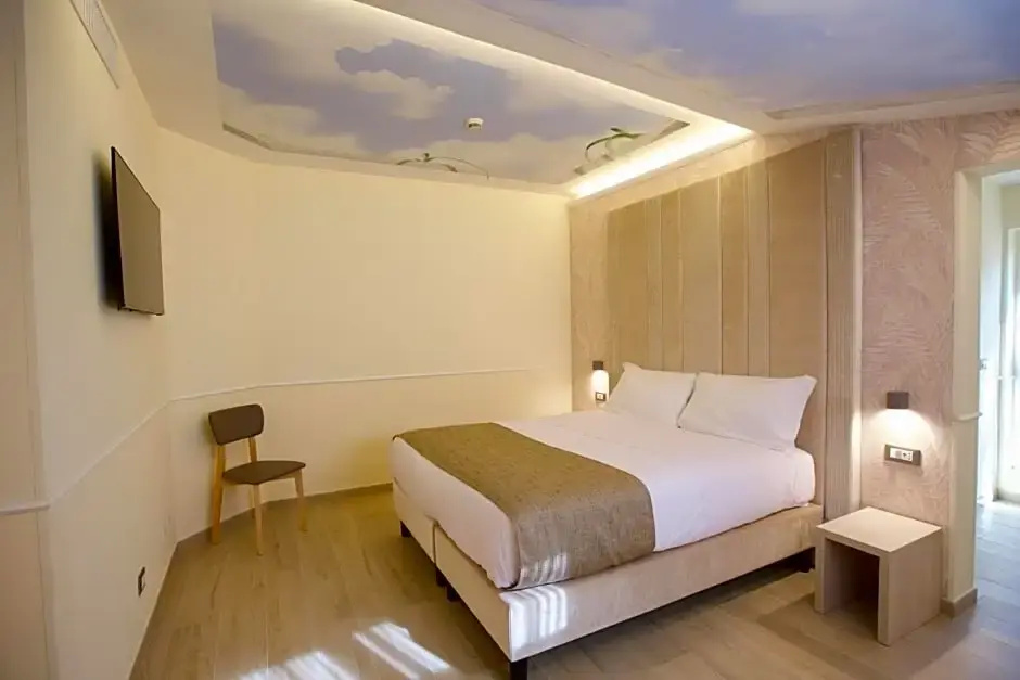Double Suite (full double bed)