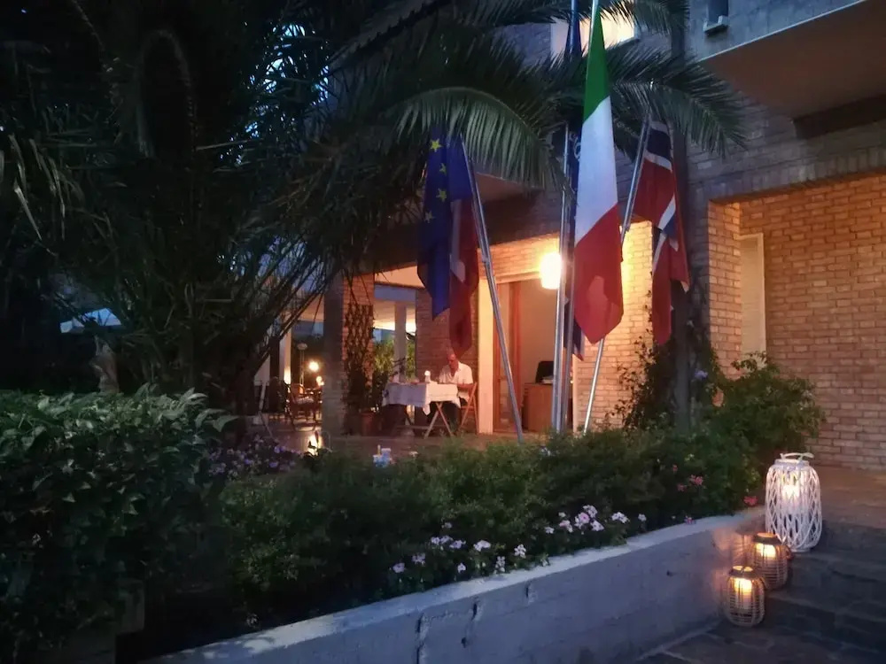 Hotel photo 1