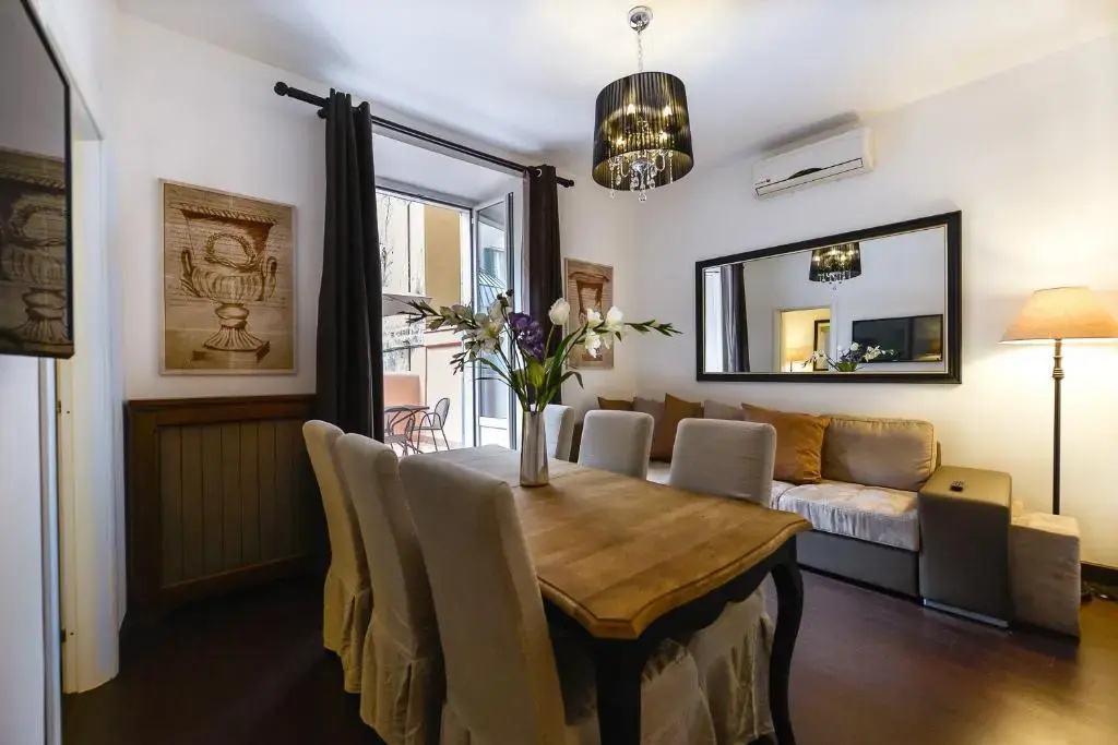 3 Bedrooms Apartment