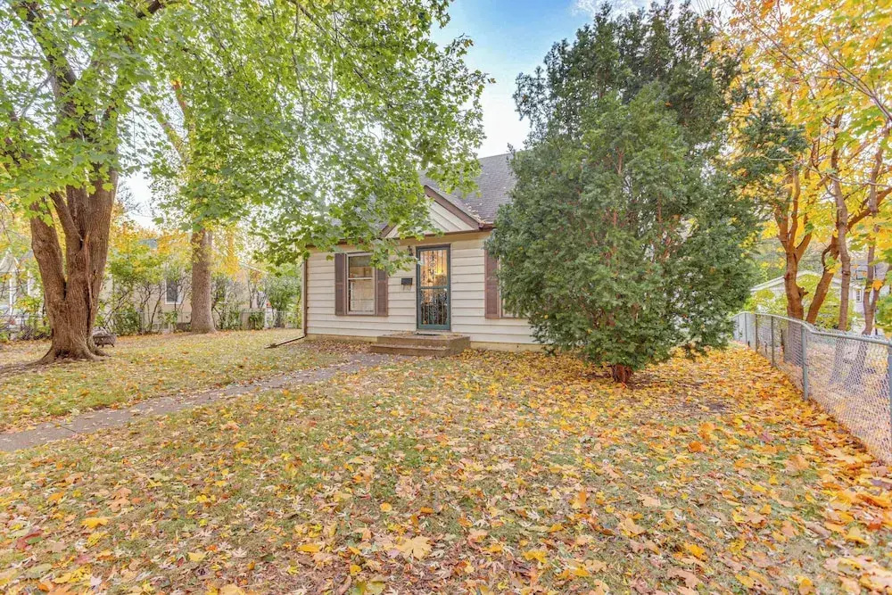 7 Mi to Downtown Minneapolis: Home w/ Fire Pit!