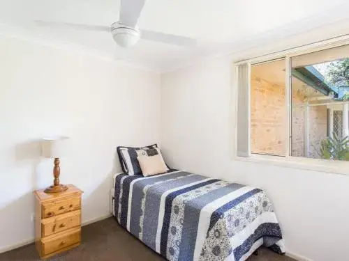 1/4 Huntly Close