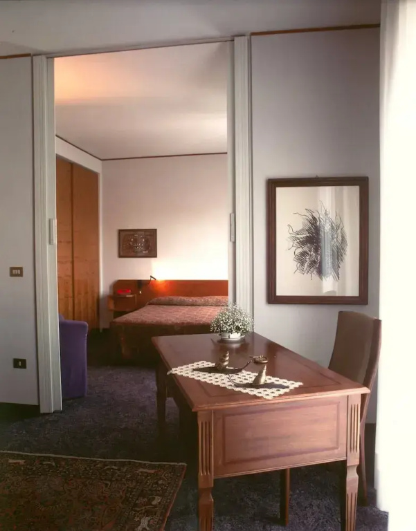 Double Suite (full double bed)