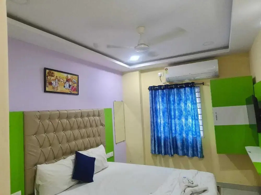 Hotel S L B Grand